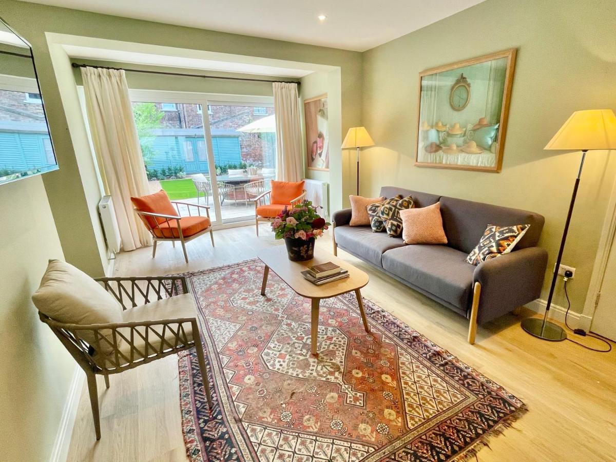 Central Townhouse With Free Off Road Parking And Garden Йорк Екстер'єр фото
